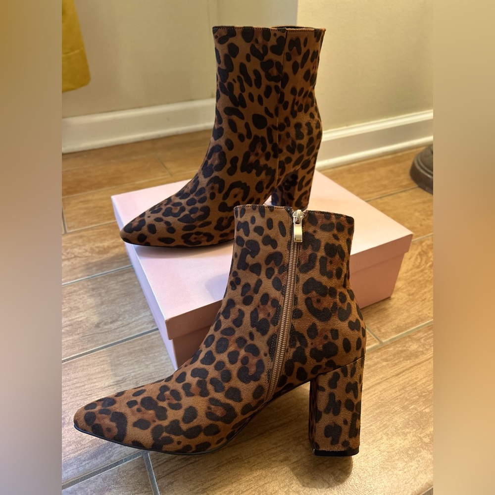 New in Box Smash Shoes Chiku Leopard Zipper Ankle Boot